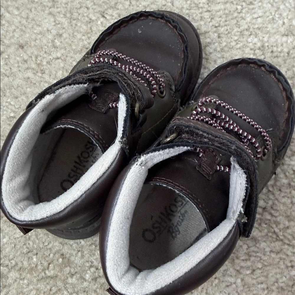 EUC. Size 7 Osh Kosh Toddler Shoes